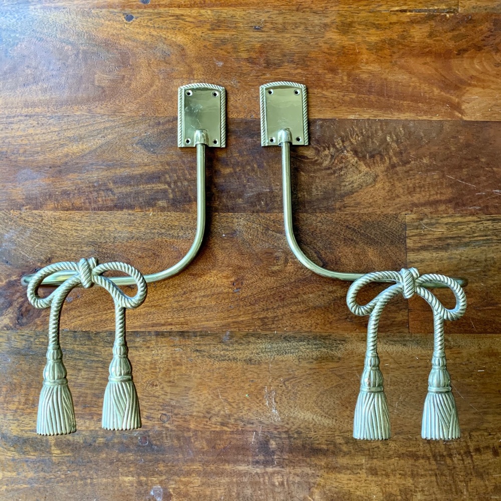 Pair of Vintage Brass Bow Curtain Drape Ti…